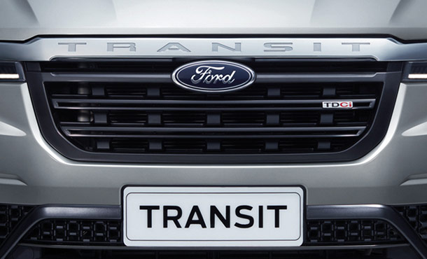 Ford Transit (Bản Tiêu chuẩn)4