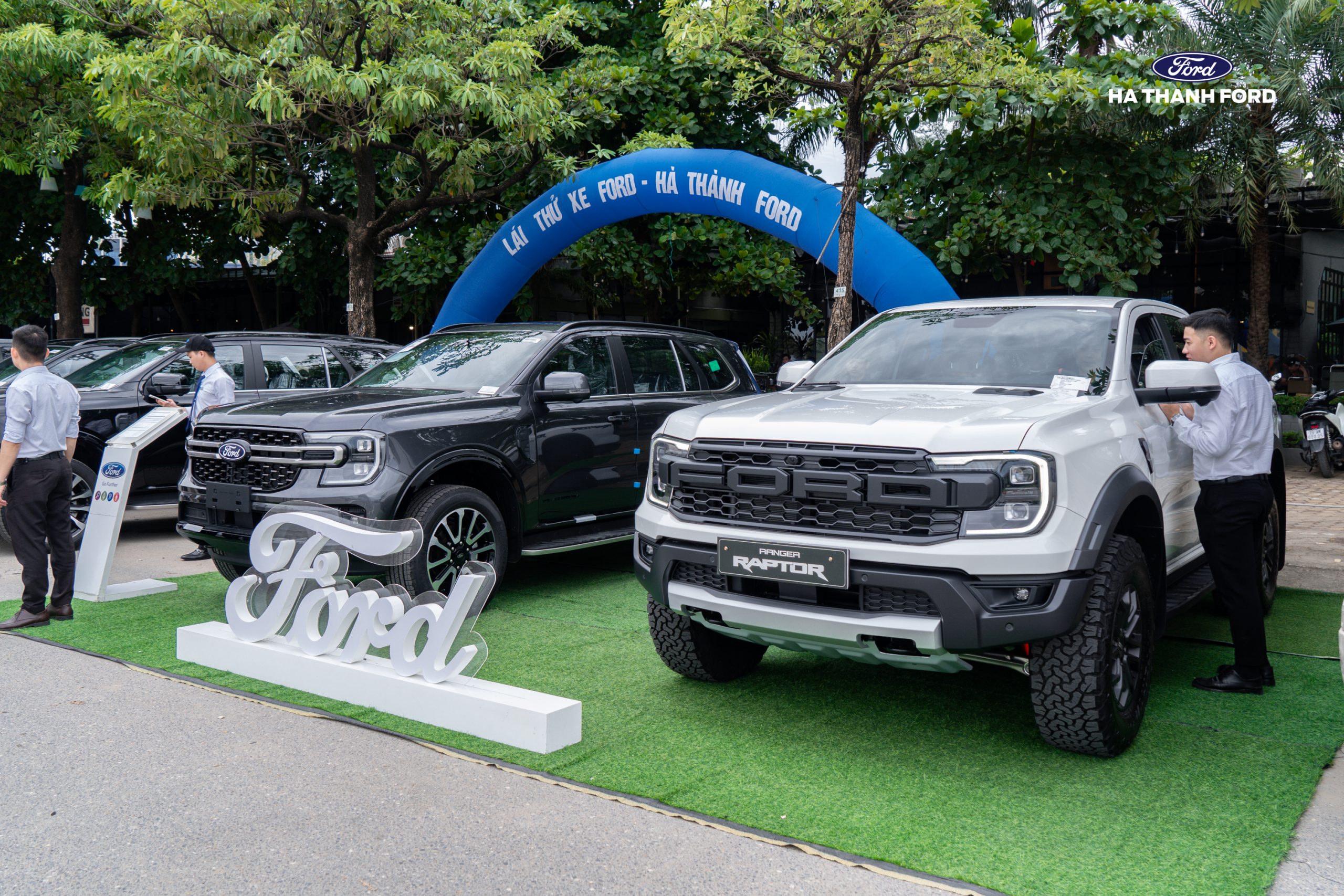 Hà Thành Ford sẵn xe trưng bày và lái thử Hà Thành Ford sẵn xe trưng bày và lái thử