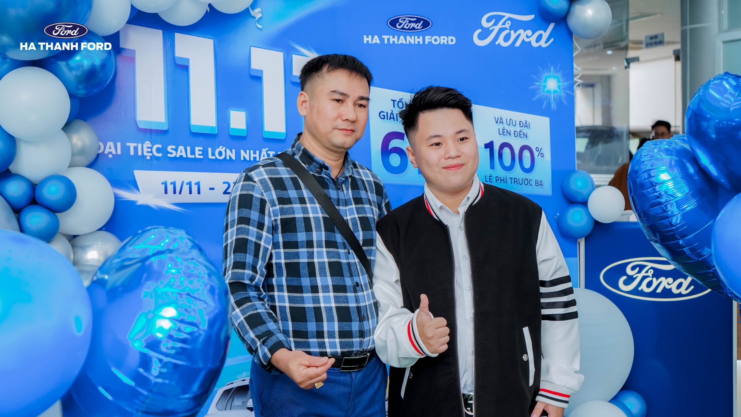 Khách hàng check in tại Lễ quay thưởng Đại tiệc Sale 11/11 Khách hàng check in tại Lễ quay thưởng Đại tiệc Sale 11/11