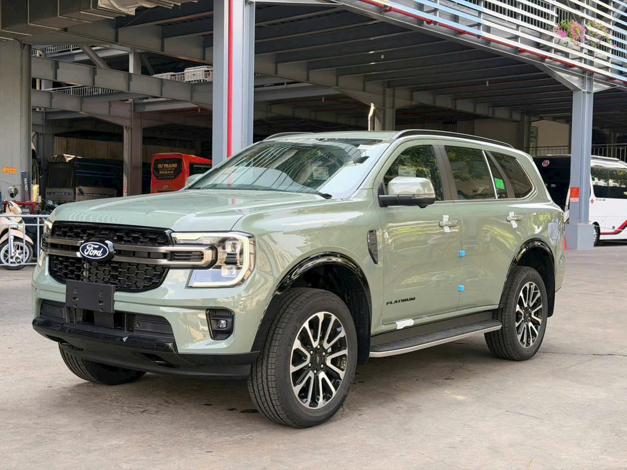 Hình ảnh Ford Everest platinum Xanh thạch anh Hình ảnh Ford Everest platinum Xanh thạch anh