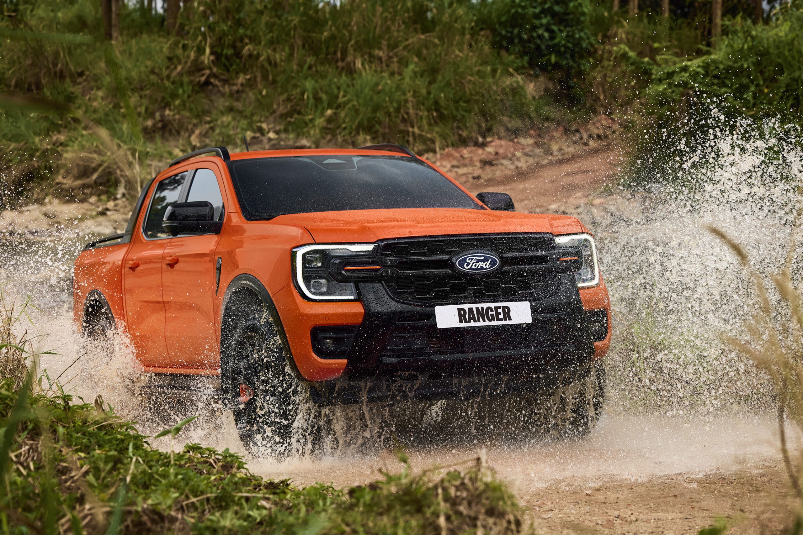 Ngoại thất Ford Ranger Wildtrak V6 mới - đèn LED Matrix và lưới tản nhiệt đặc trưng Ngoại thất Ford Ranger Wildtrak V6 mới - đèn LED Matrix và lưới tản nhiệt đặc trưng