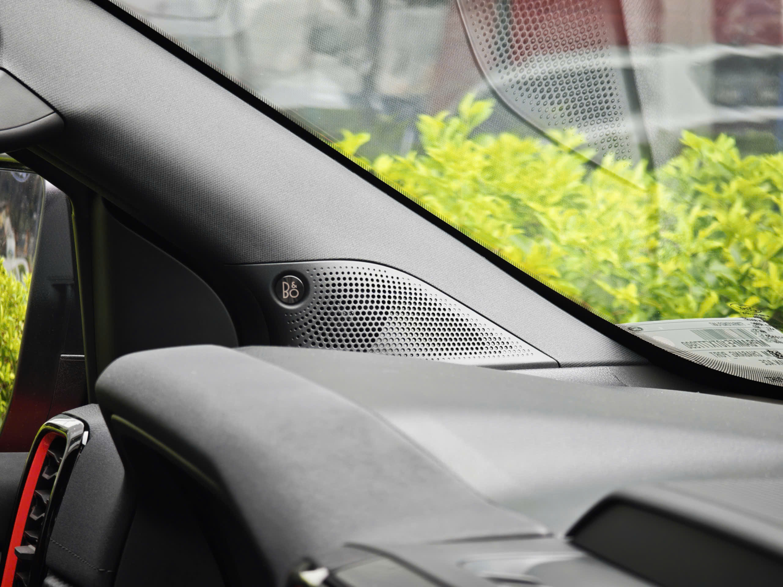 Raptor V6 sở hữu 10 loa B&O chất lượng cao Raptor V6 sở hữu 10 loa B&O chất lượng cao