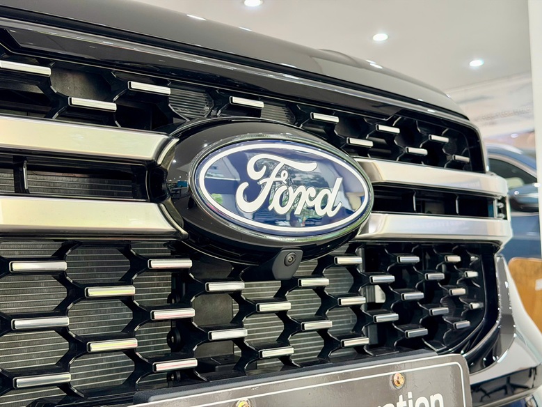 Lưới tản nhiệt của Ford everest platinum 4x2 2026 Lưới tản nhiệt của Ford everest platinum 4x2 2026