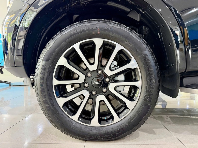 Ford Everest Platinum 2026 AT 2.0L 4×28