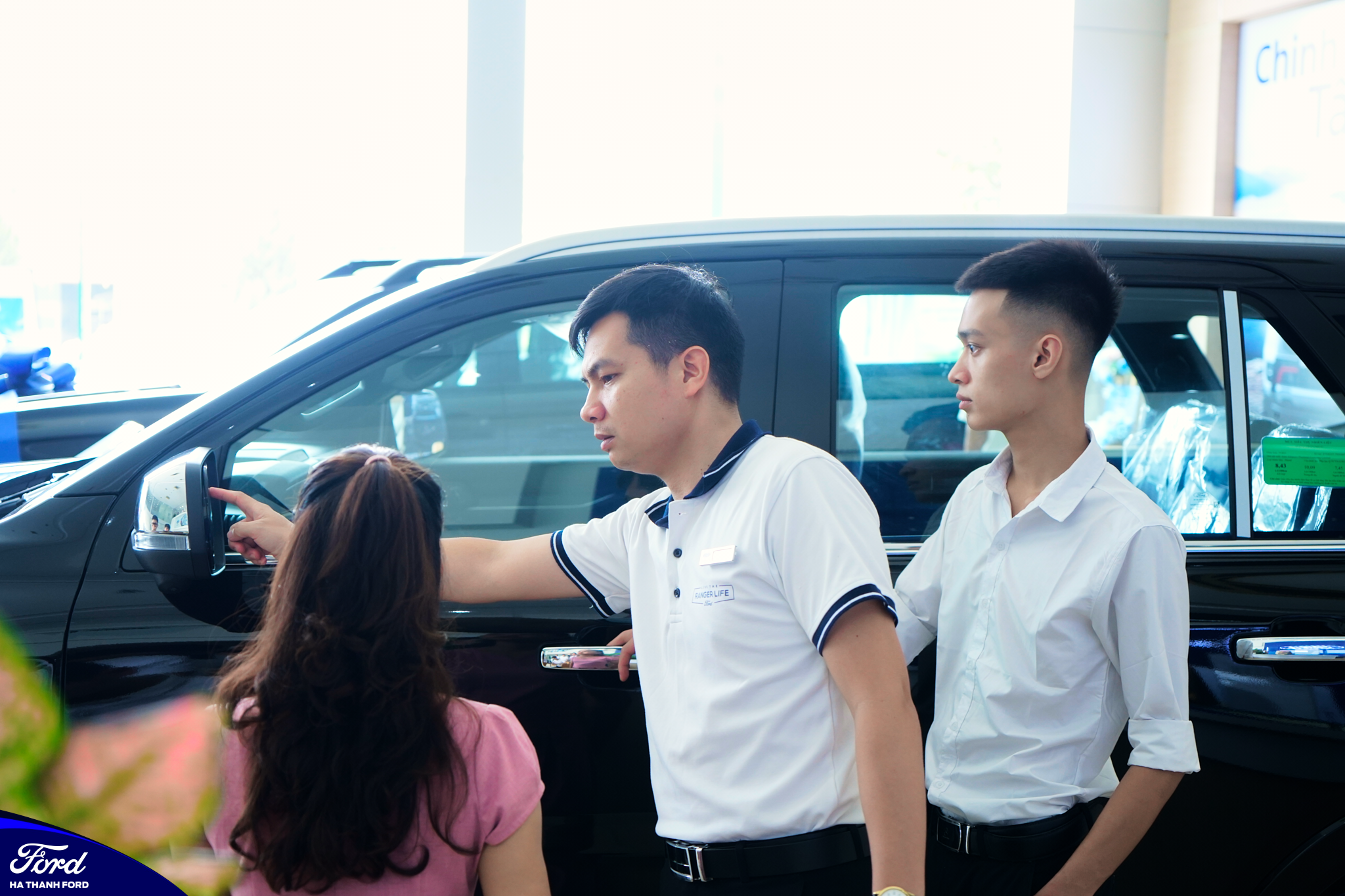 Chuyên gia đào tạo đang chia sẻ các kiến thức về xe Chuyên gia đào tạo đang chia sẻ các kiến thức về xe