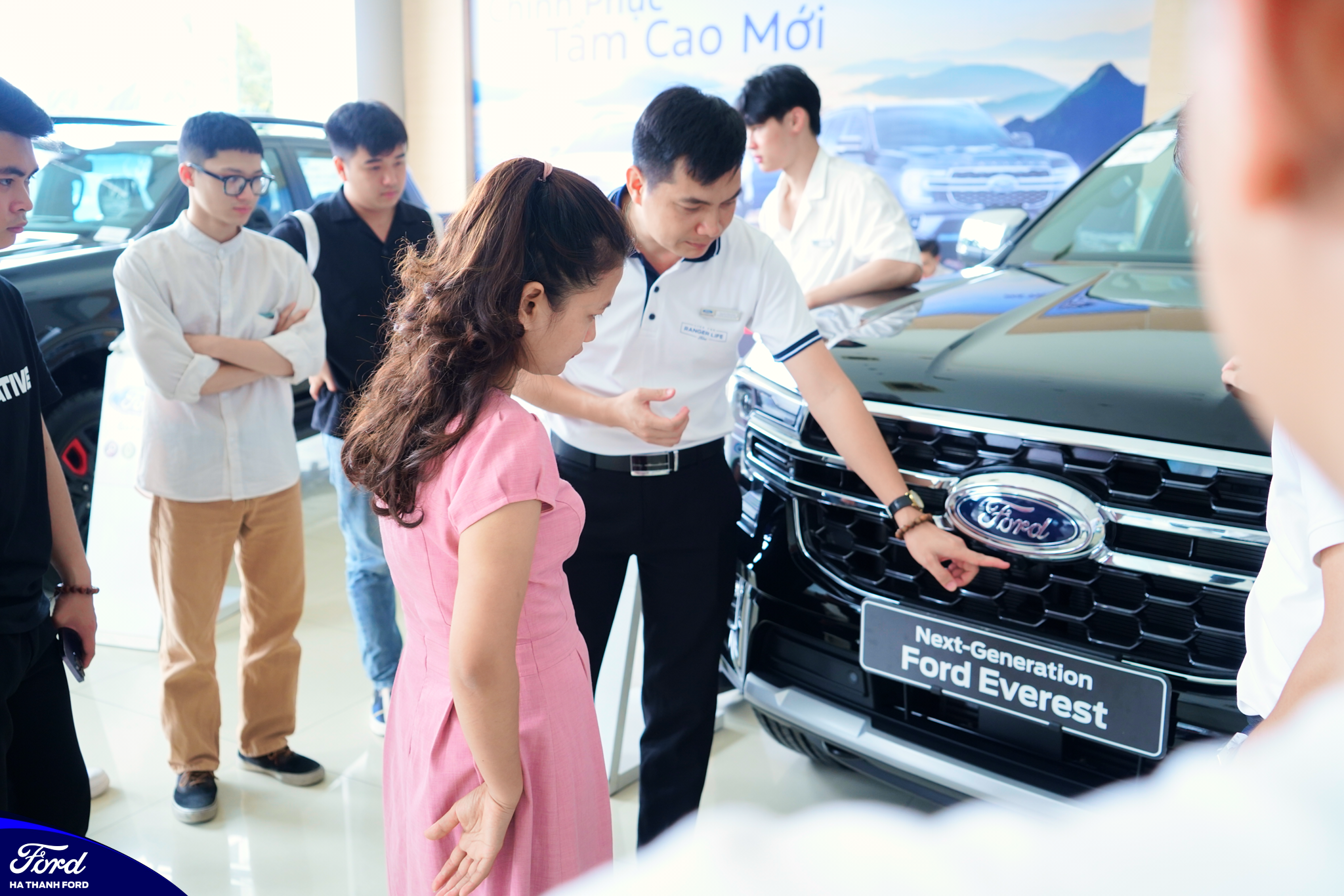 Chuyên gia đào tạo đang chia sẻ các kiến thức về xe Chuyên gia đào tạo đang chia sẻ các kiến thức về xe