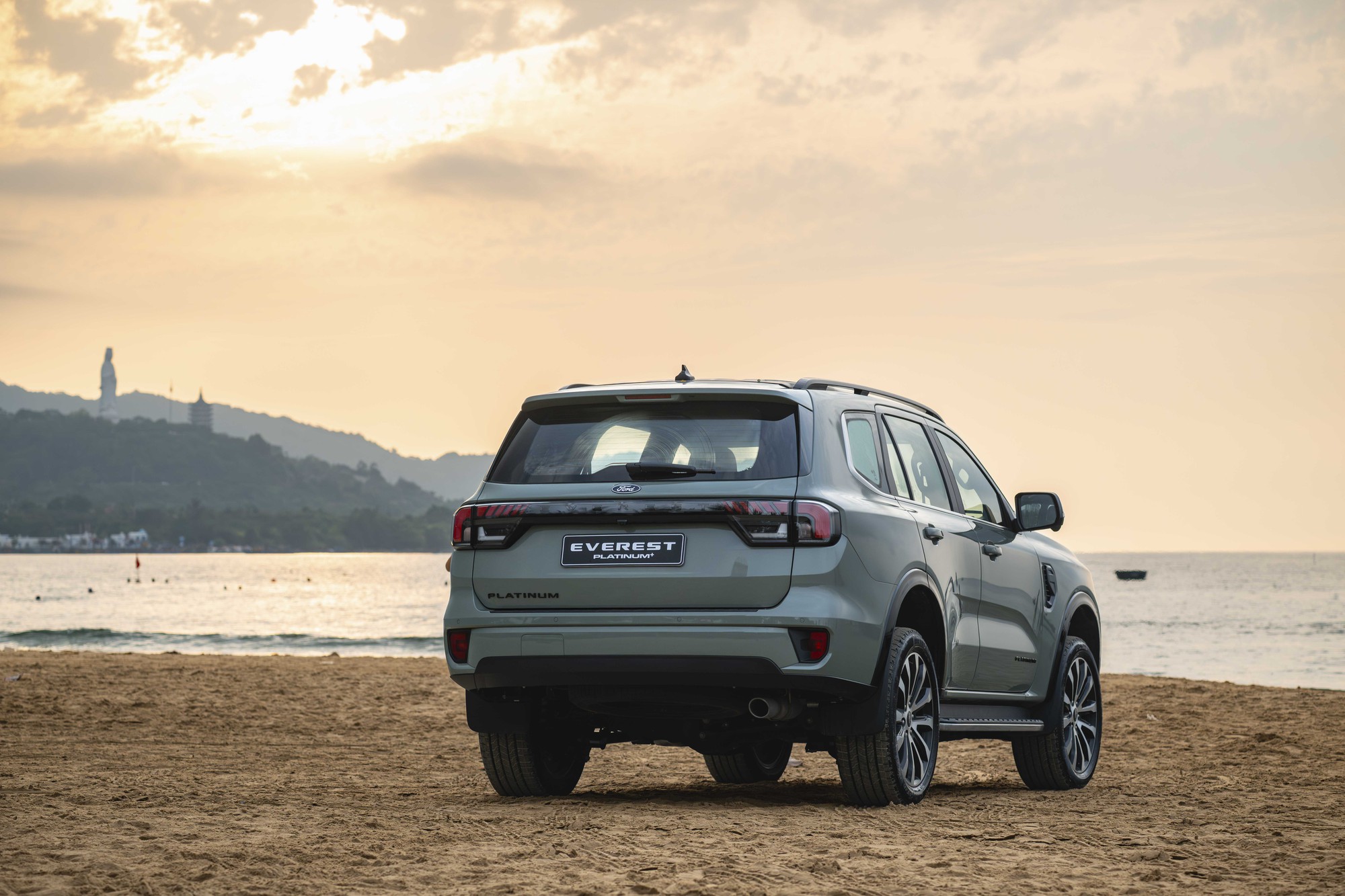 Ford Everest Platinum+ 2026 Máy Xăng 2.3L EcoBoost 4×45