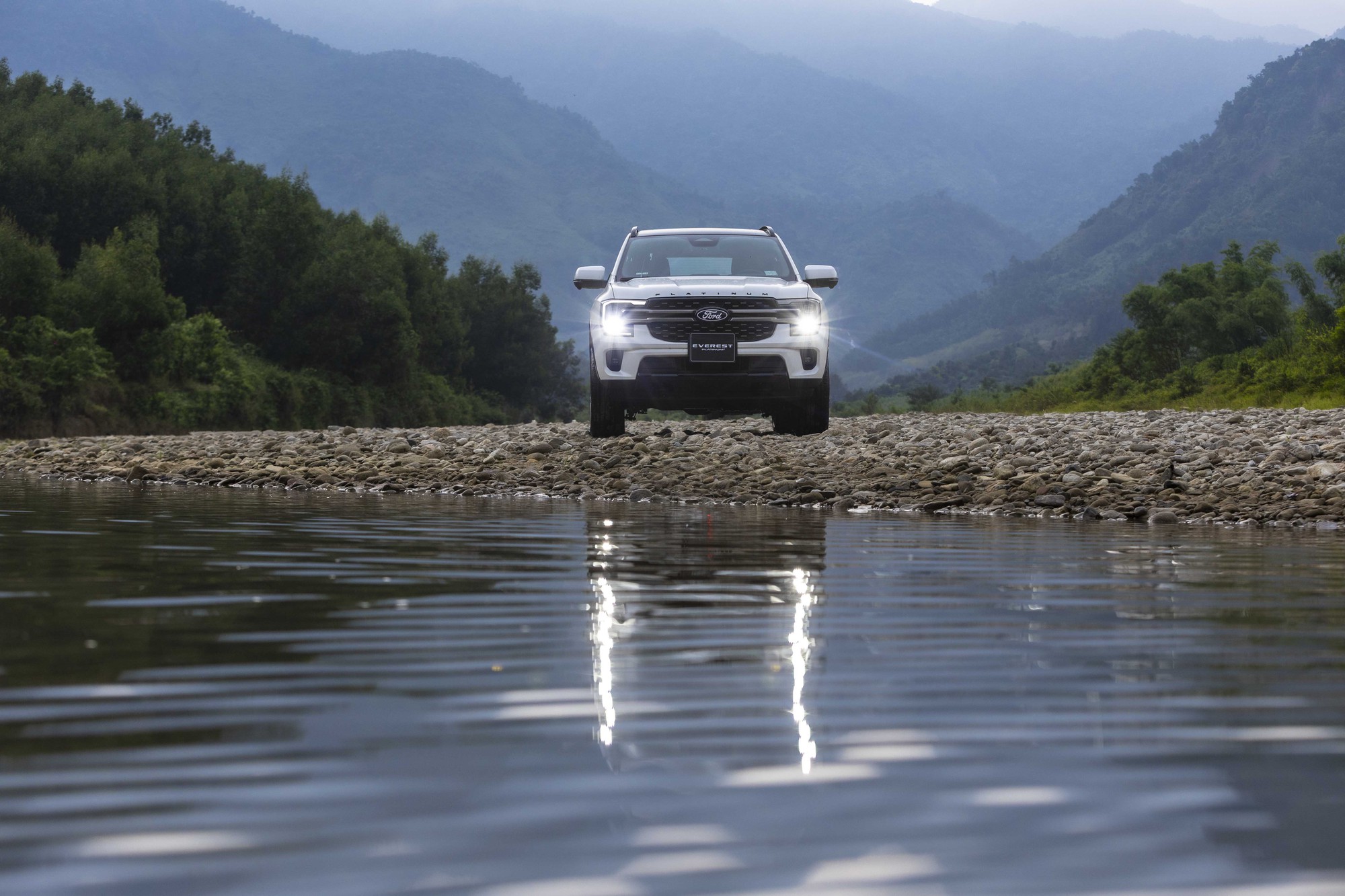 Ford Everest Platinum+ 2026 Máy Xăng 2.3L EcoBoost 4×415