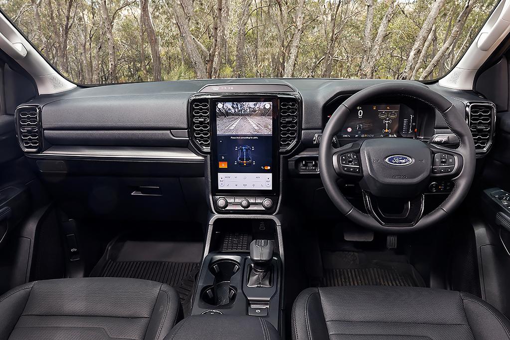 Khoang lái của Ford Everest Tremor