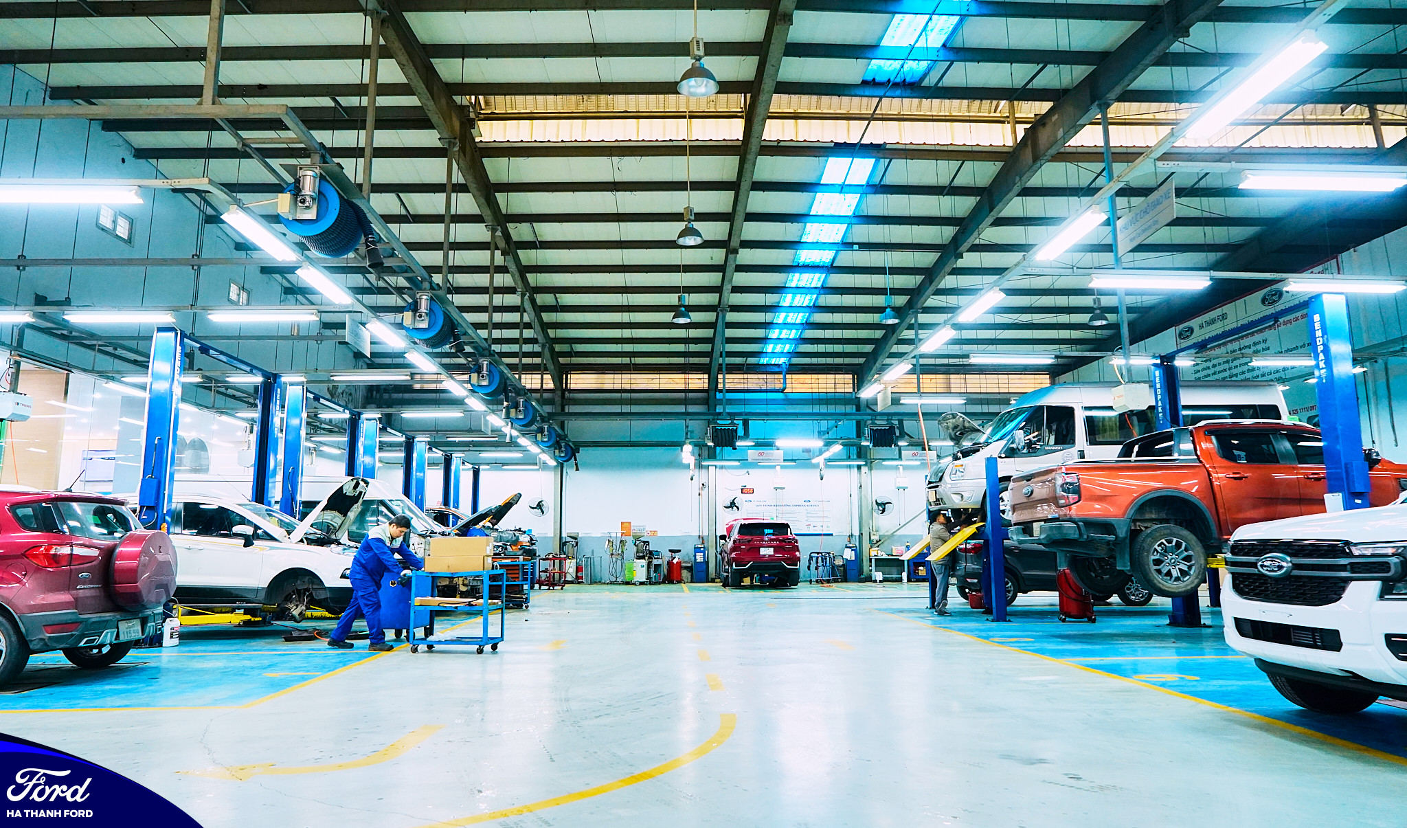 Không gian xưởng dịch vụ Hà Thành Ford