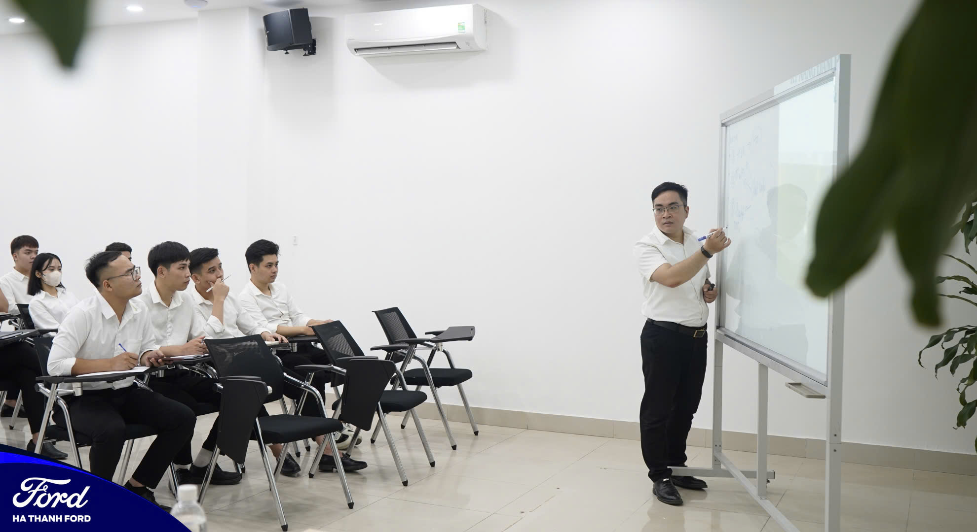 Anh Cao Xuân Tuấn - chuyên gia đào tạo của Hà Thành Ford Academy Anh Cao Xuân Tuấn - chuyên gia đào tạo của Hà Thành Ford Academy