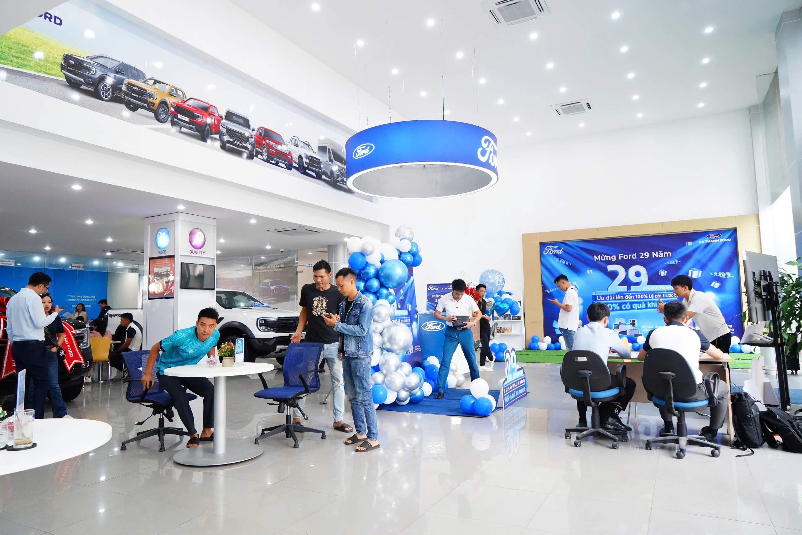 Lễ quay thưởng chương trình "Mừng Ford 29 năm" Lễ quay thưởng chương trình "Mừng Ford 29 năm"