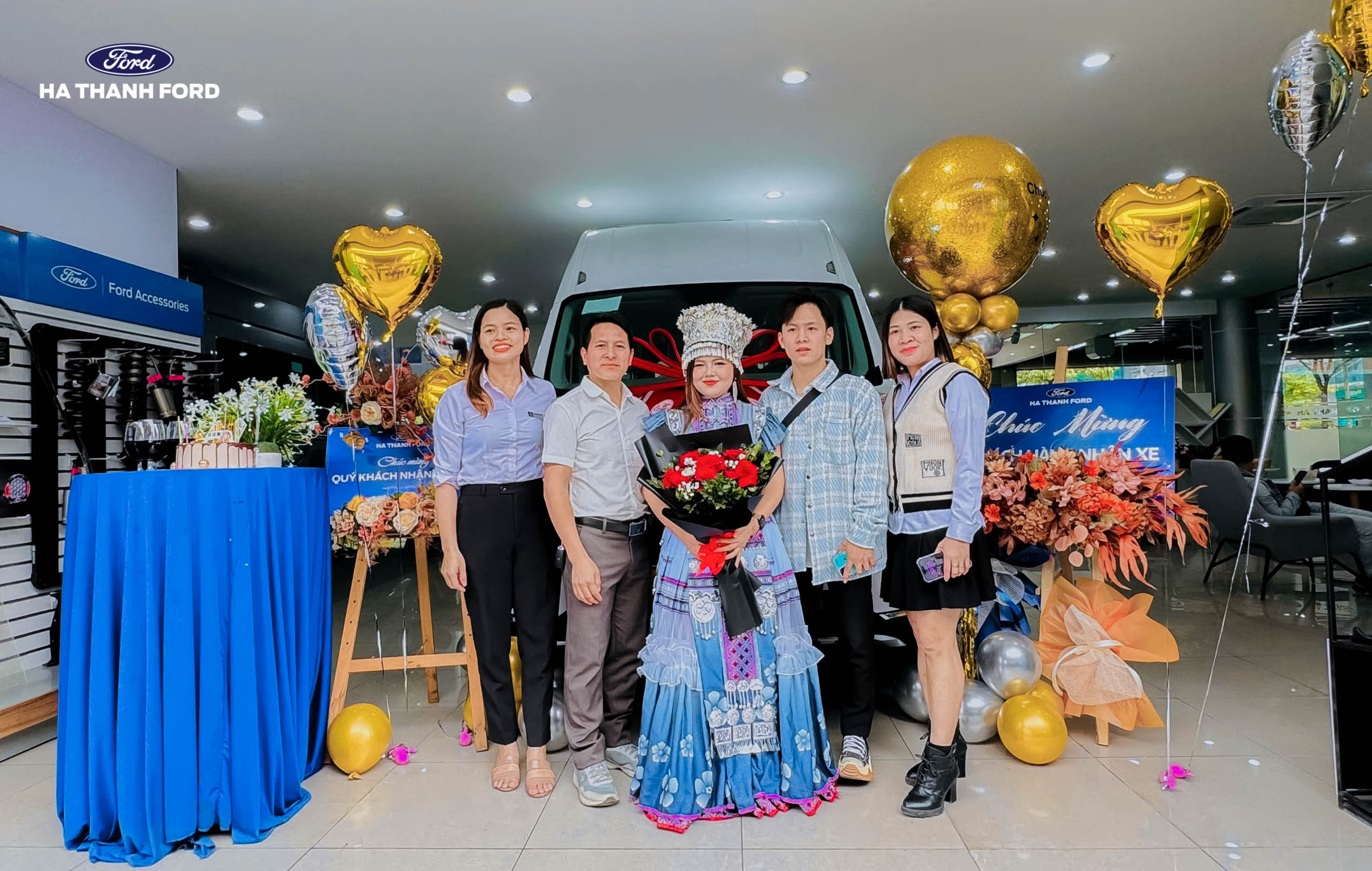 Lễ bàn giao xe mới đậm chất vùng cao dành cho đôi vợ chồng người Mông Lễ bàn giao xe mới đậm chất vùng cao